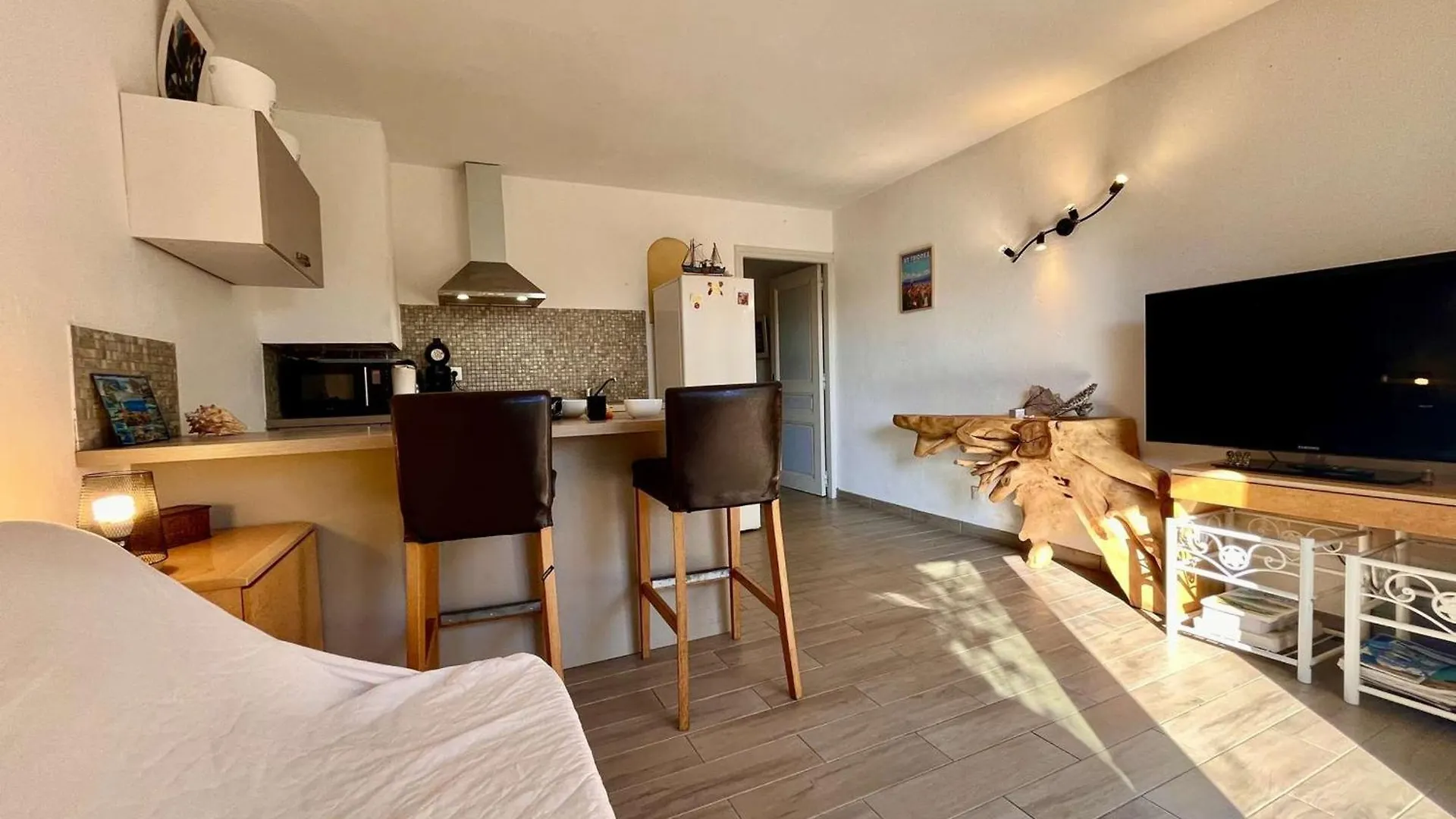 Appartement 2 Pieces Avec Jardinet A Cavalaire-Sur-Mer - Fr-1-226B-230 شقة