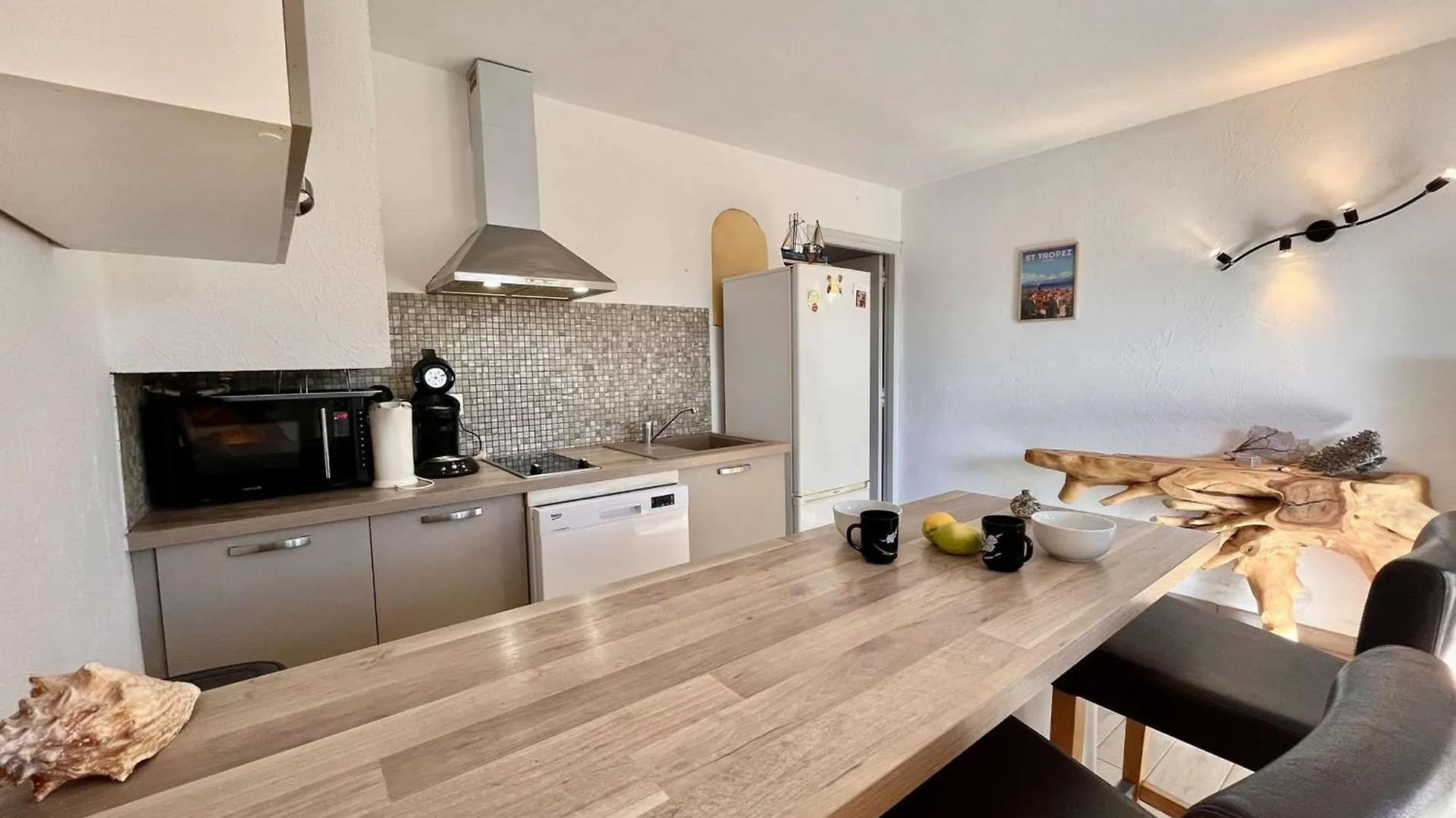 Appartement 2 Pieces Avec Jardinet A Cavalaire-Sur-Mer - Fr-1-226B-230 فرنسا