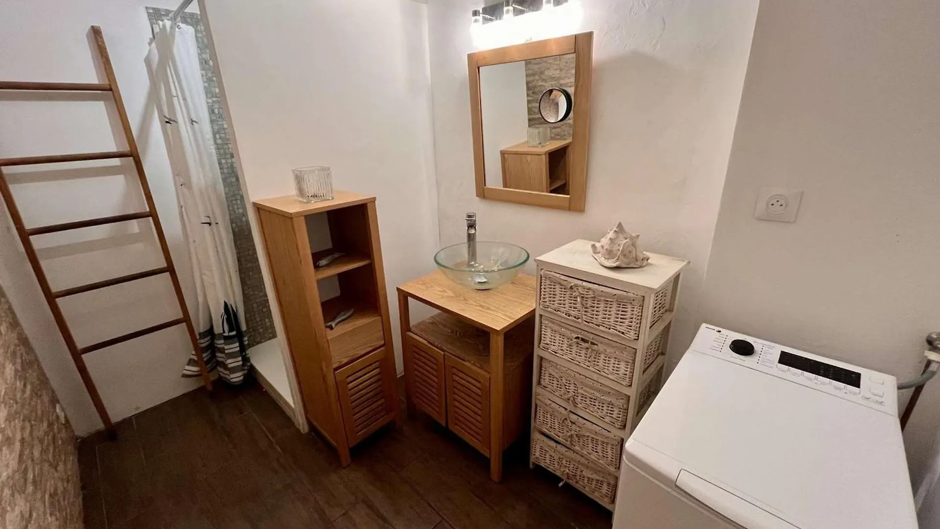 Appartement 2 Pieces Avec Jardinet A Cavalaire-Sur-Mer - Fr-1-226B-230