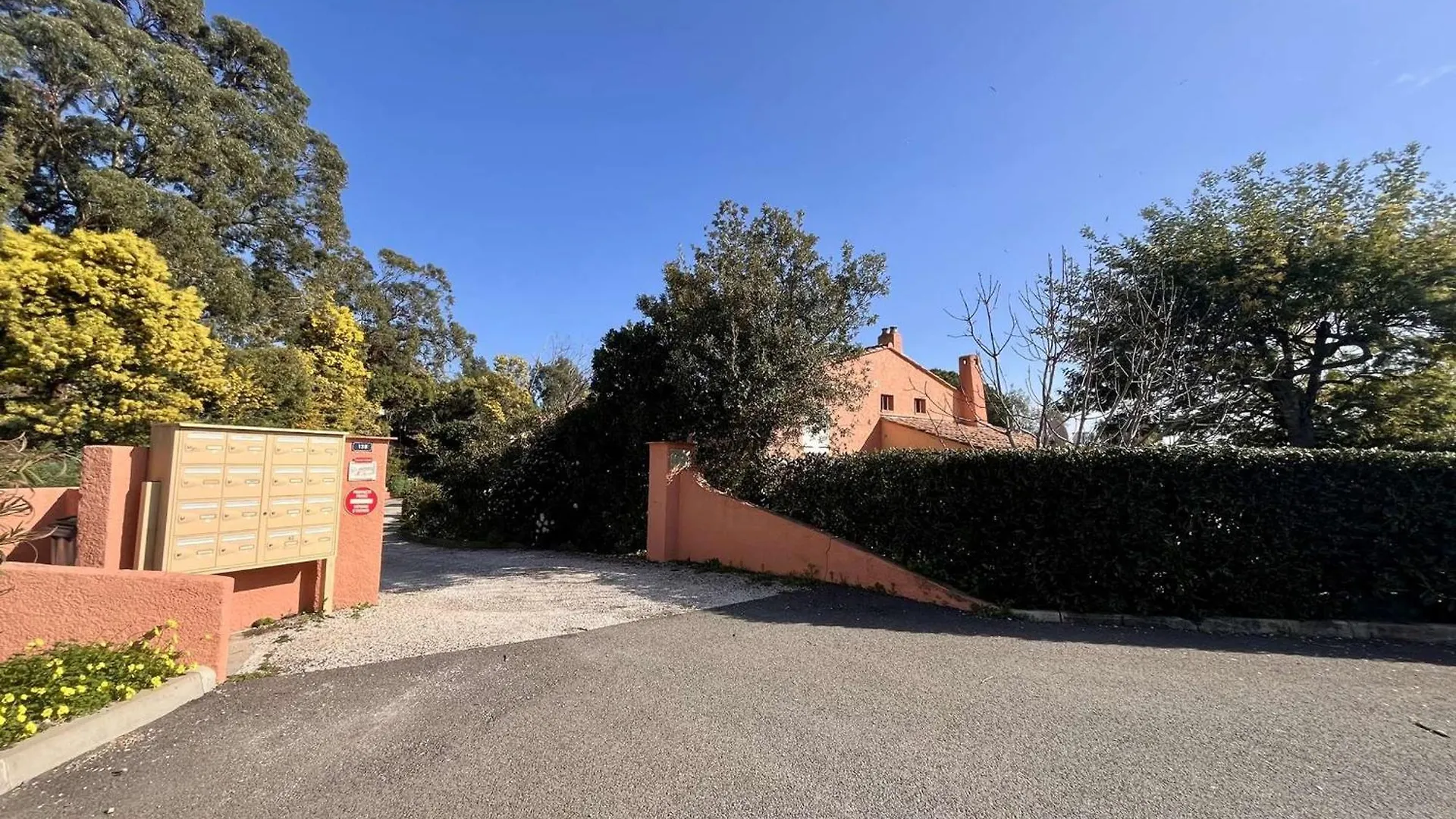 Appartement 2 Pieces Avec Jardinet A Cavalaire-Sur-Mer - Fr-1-226B-230 0*,